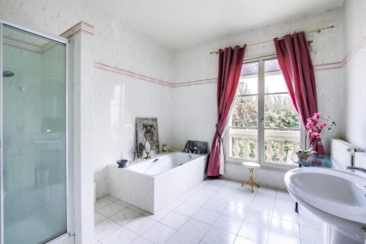 Bed and Breakfast La Demeure D'Iris Bougival Exterior foto
