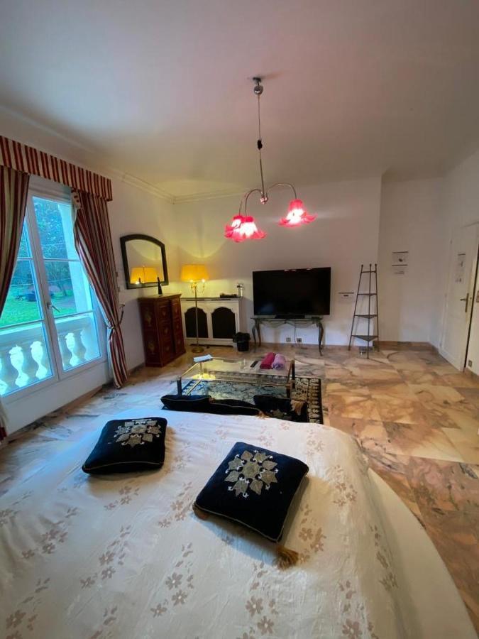 Bed and Breakfast La Demeure D'Iris Bougival Exterior foto
